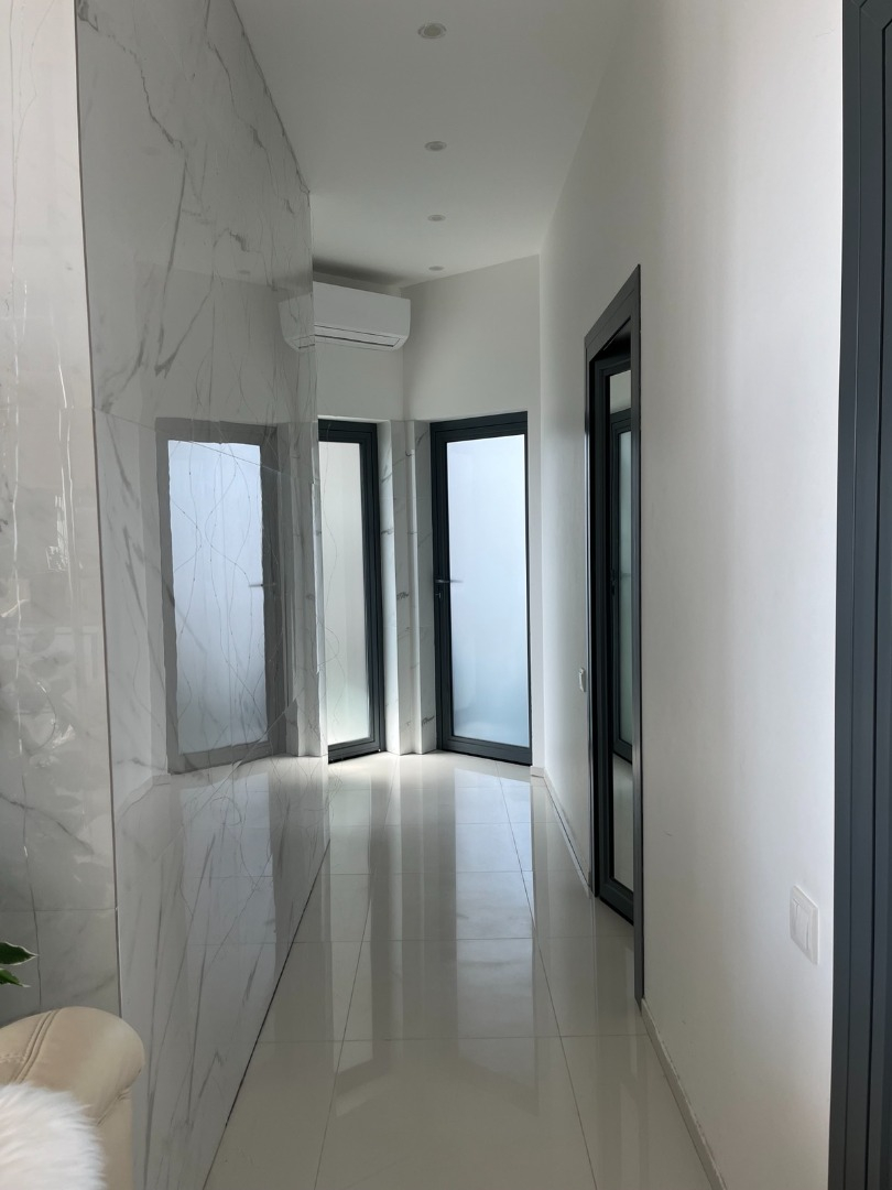 продажа трехкомнатной квартиры номер A-173288 в Приморском районе, фото номер 19